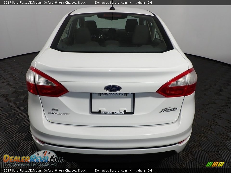 2017 Ford Fiesta SE Sedan Oxford White / Charcoal Black Photo #11