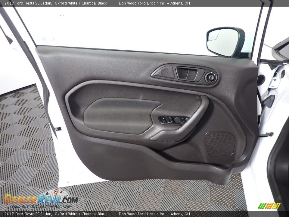 2017 Ford Fiesta SE Sedan Oxford White / Charcoal Black Photo #16
