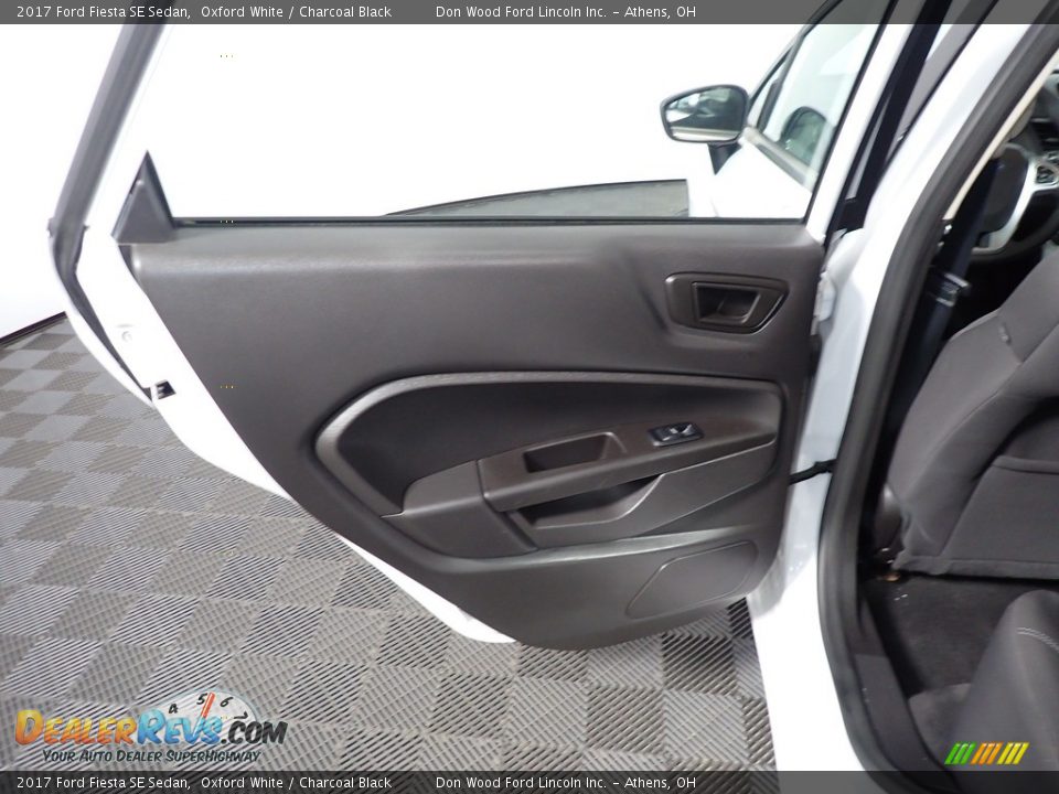 2017 Ford Fiesta SE Sedan Oxford White / Charcoal Black Photo #21