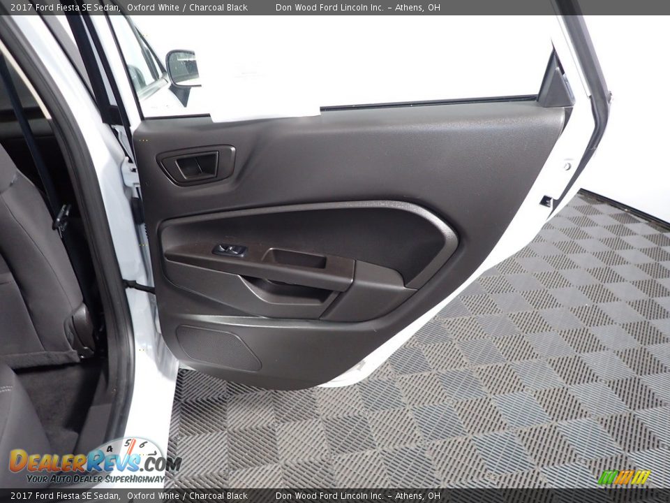 2017 Ford Fiesta SE Sedan Oxford White / Charcoal Black Photo #23