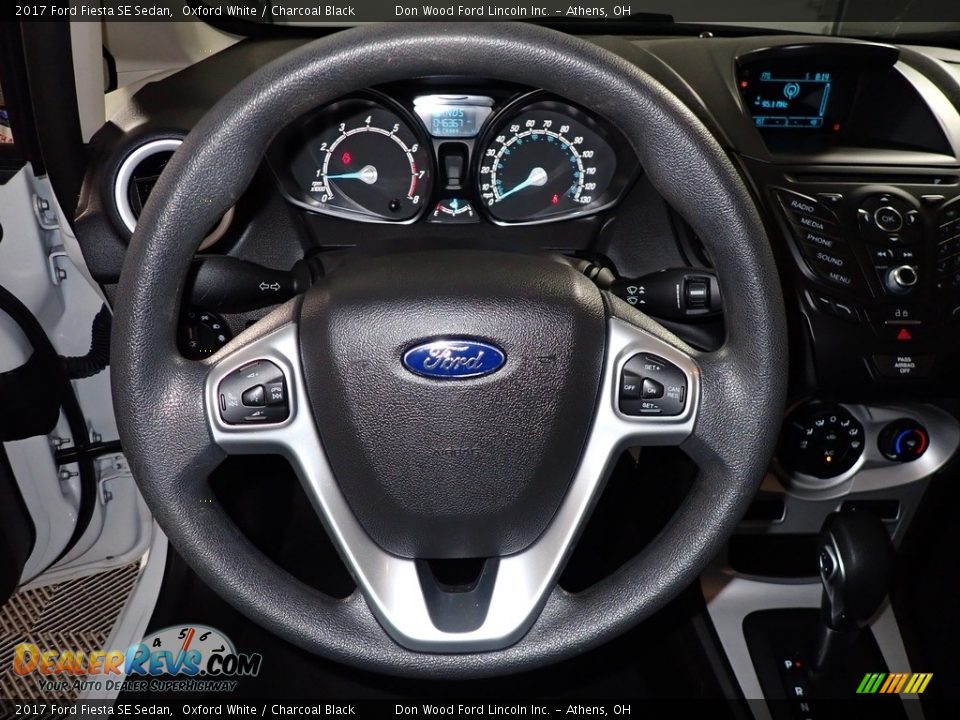 2017 Ford Fiesta SE Sedan Oxford White / Charcoal Black Photo #30