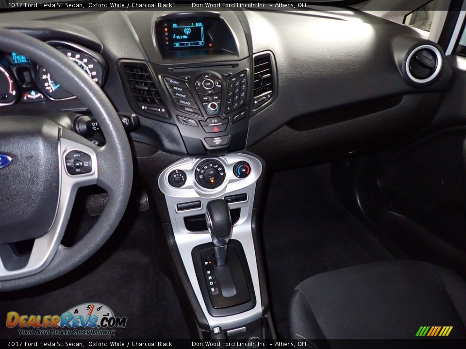 2017 Ford Fiesta SE Sedan Oxford White / Charcoal Black Photo #31