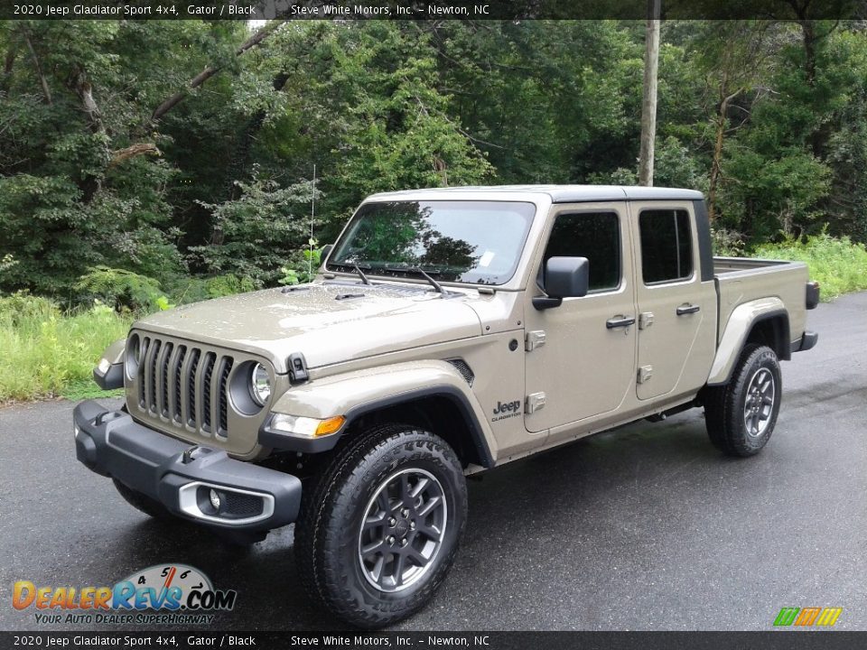Front 3/4 View of 2020 Jeep Gladiator Sport 4x4 Photo #2