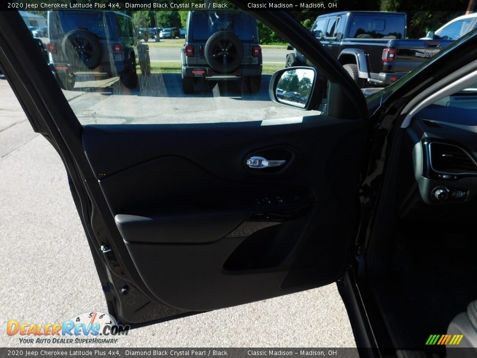 2020 Jeep Cherokee Latitude Plus 4x4 Diamond Black Crystal Pearl / Black Photo #8