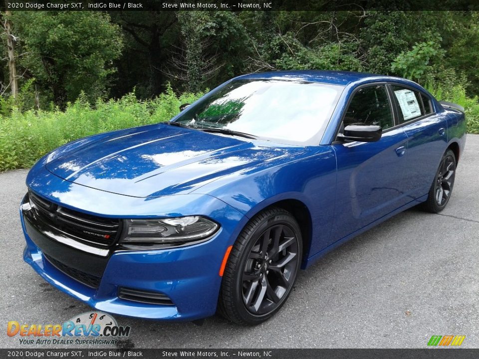 Front 3/4 View of 2020 Dodge Charger SXT Photo #2