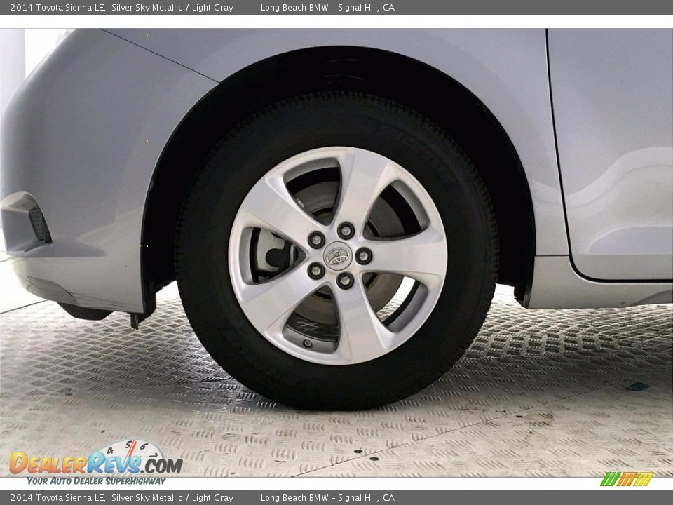 2014 Toyota Sienna LE Silver Sky Metallic / Light Gray Photo #8
