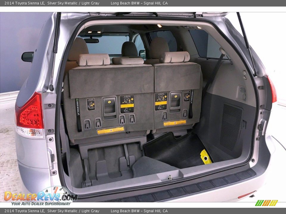2014 Toyota Sienna LE Silver Sky Metallic / Light Gray Photo #32