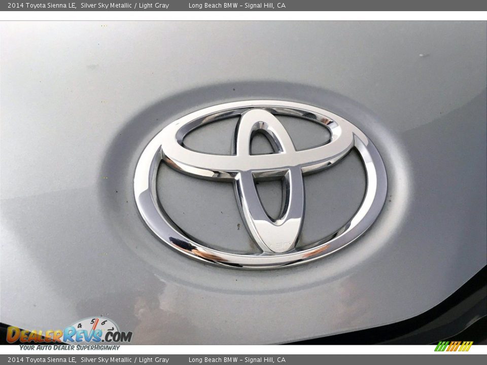 2014 Toyota Sienna LE Silver Sky Metallic / Light Gray Photo #33