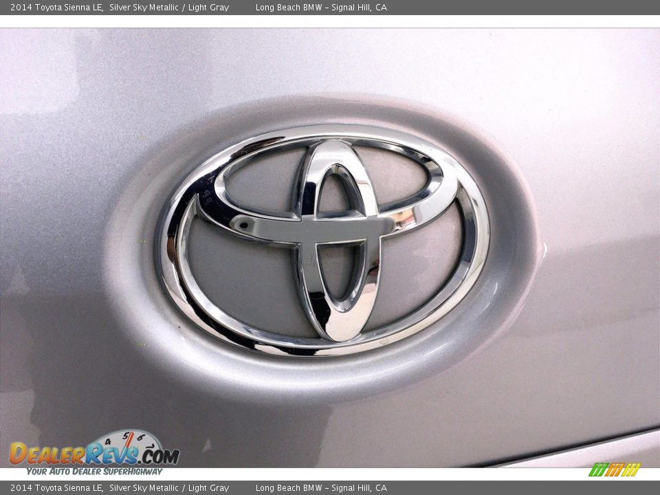 2014 Toyota Sienna LE Silver Sky Metallic / Light Gray Photo #34