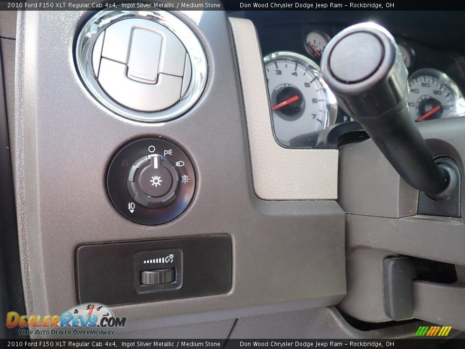 Controls of 2010 Ford F150 XLT Regular Cab 4x4 Photo #18