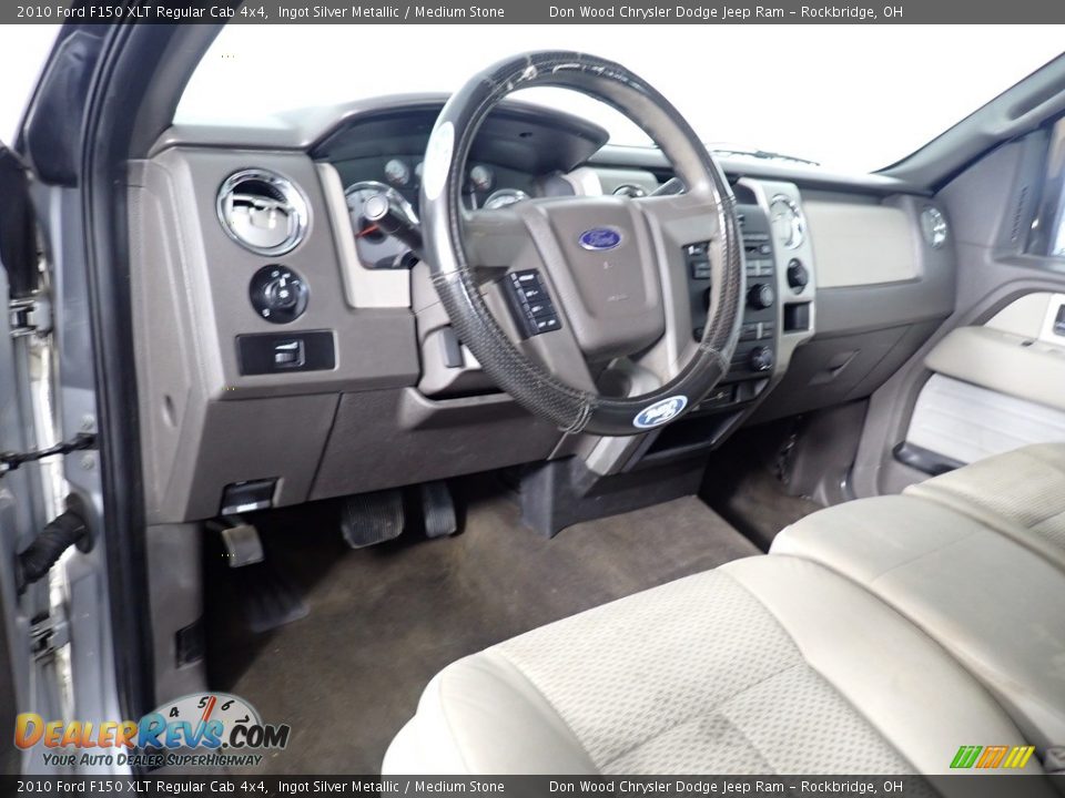 Dashboard of 2010 Ford F150 XLT Regular Cab 4x4 Photo #28