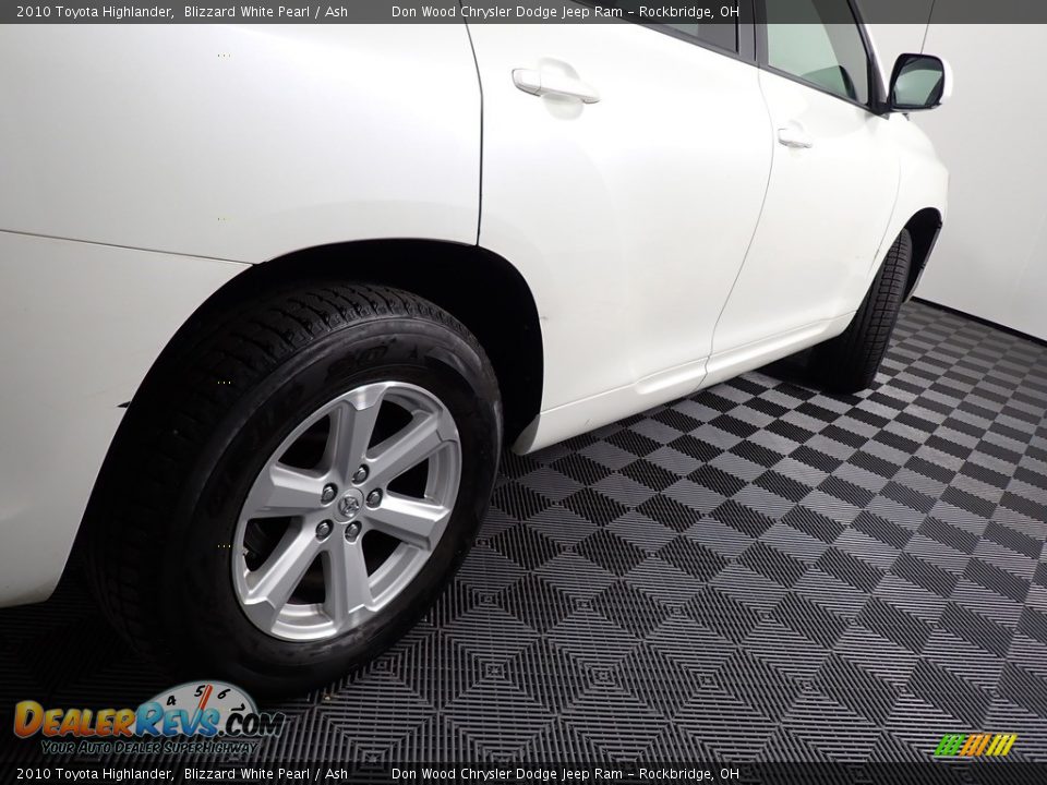 2010 Toyota Highlander Blizzard White Pearl / Ash Photo #17