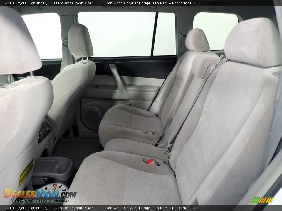 2010 Toyota Highlander Blizzard White Pearl / Ash Photo #34