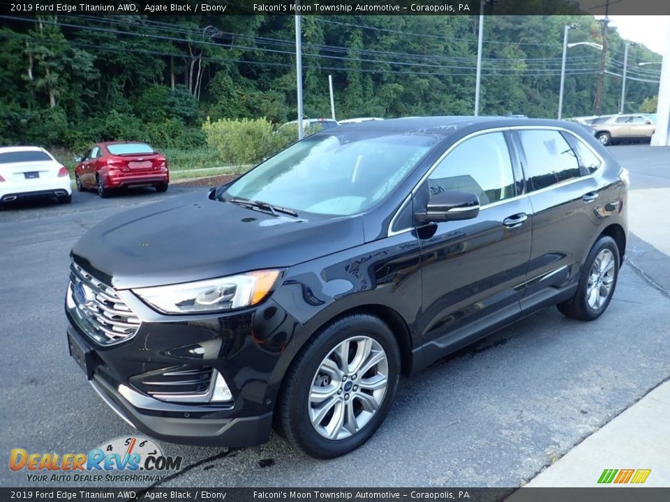 Front 3/4 View of 2019 Ford Edge Titanium AWD Photo #7