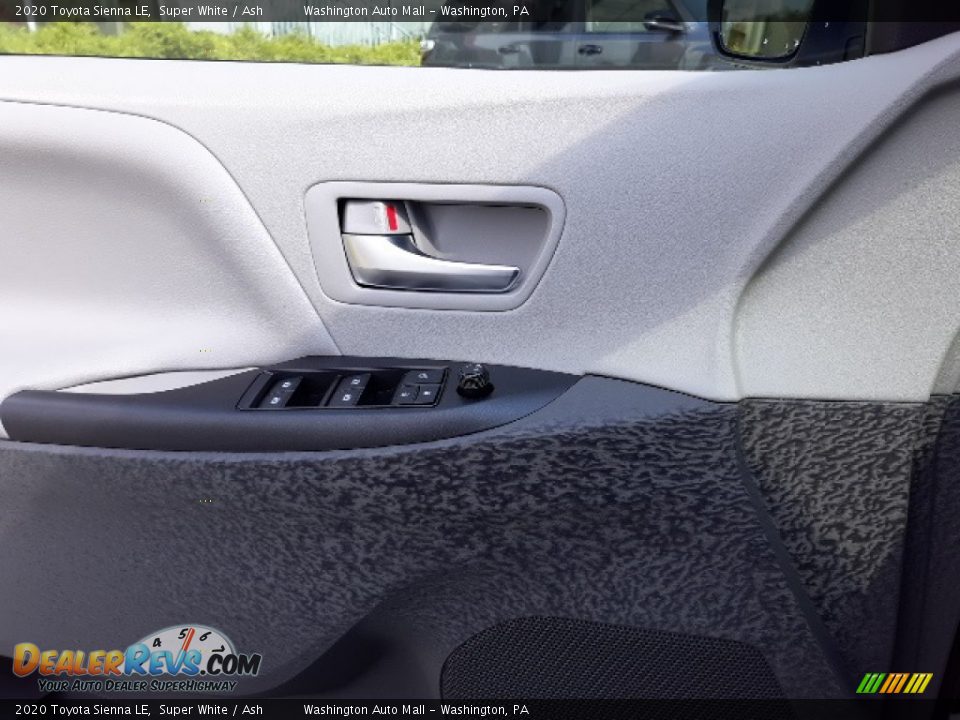 2020 Toyota Sienna LE Super White / Ash Photo #8