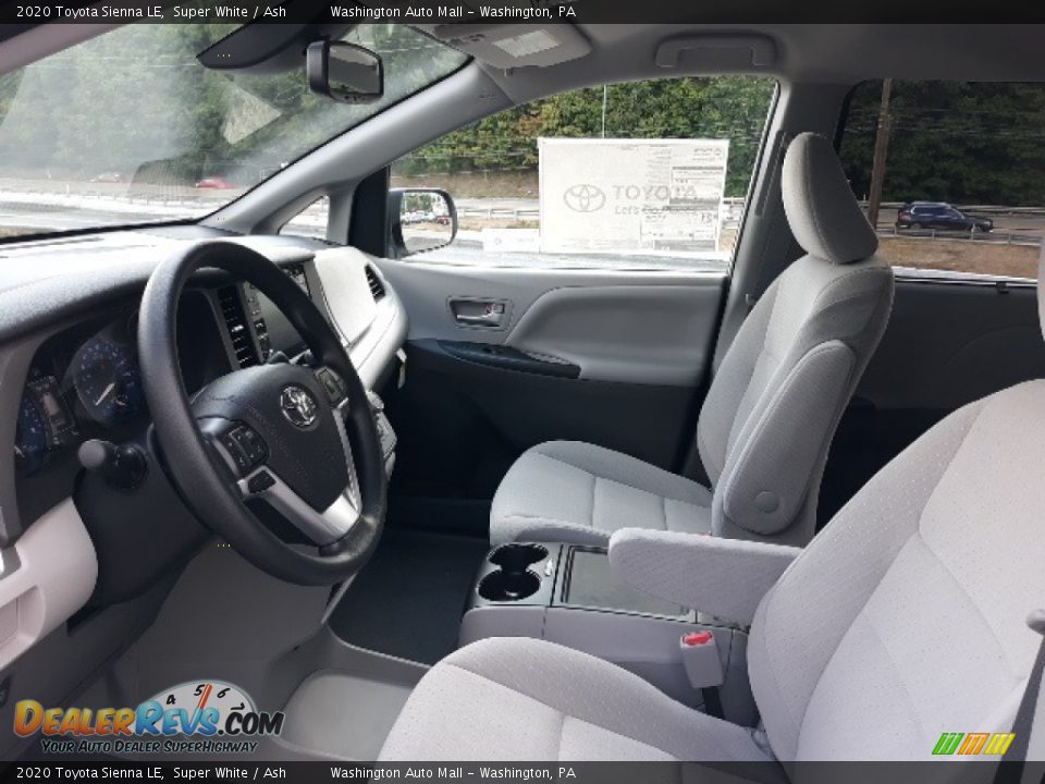 2020 Toyota Sienna LE Super White / Ash Photo #19