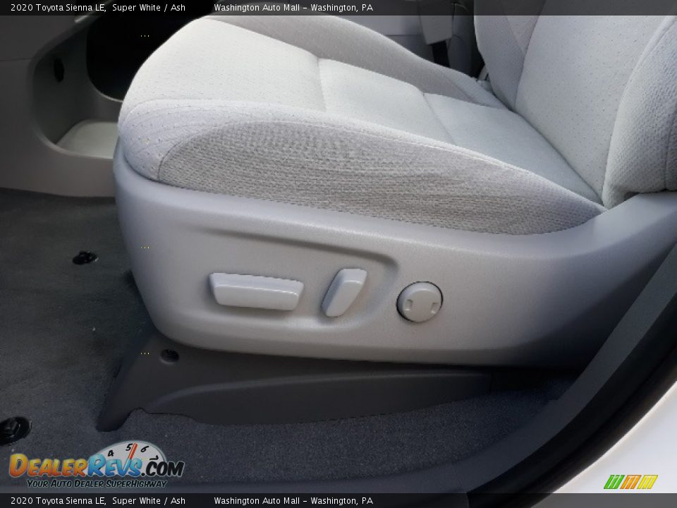 2020 Toyota Sienna LE Super White / Ash Photo #21