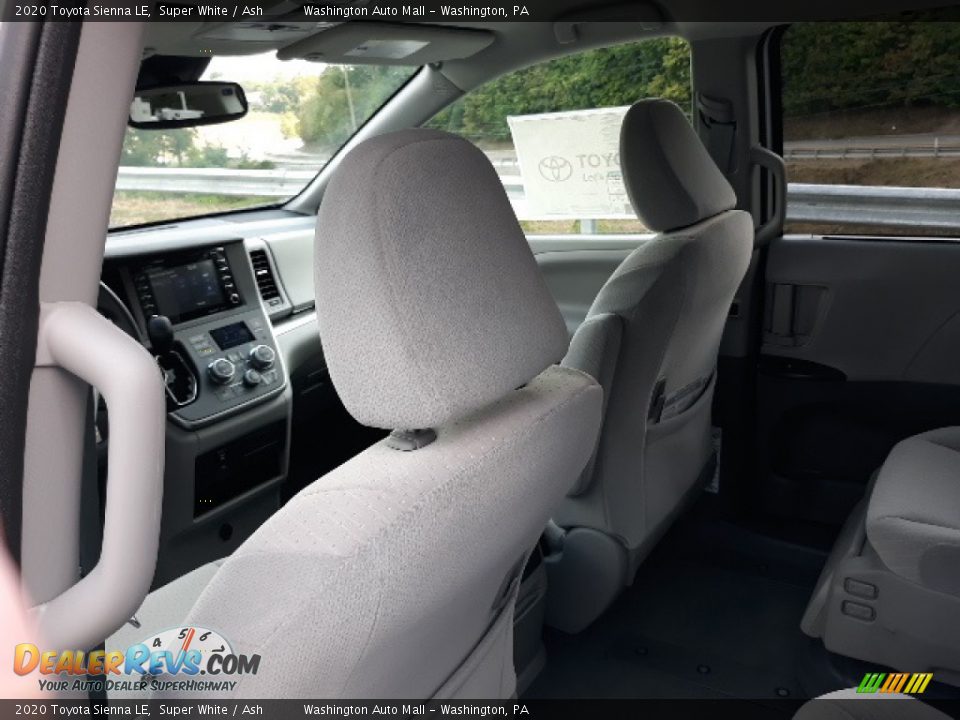 2020 Toyota Sienna LE Super White / Ash Photo #23