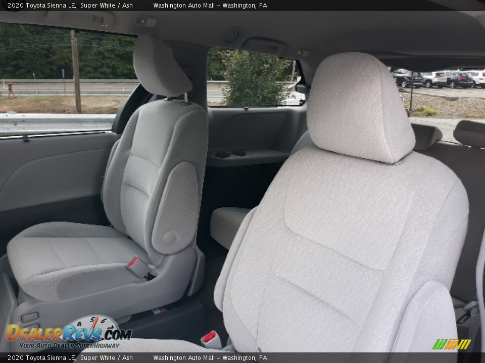 2020 Toyota Sienna LE Super White / Ash Photo #24