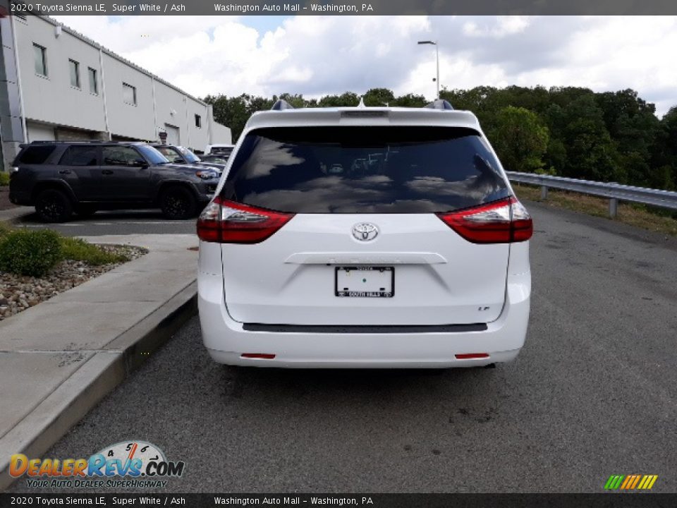 2020 Toyota Sienna LE Super White / Ash Photo #31