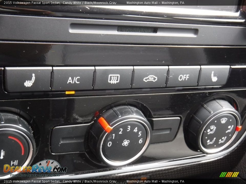 Controls of 2015 Volkswagen Passat Sport Sedan Photo #6