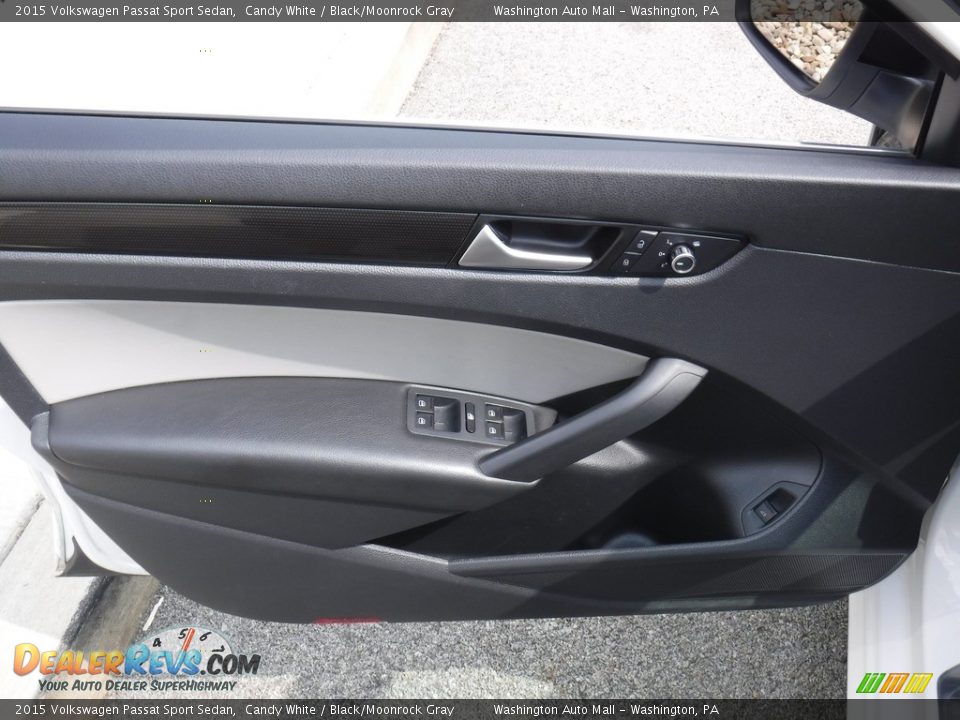 Door Panel of 2015 Volkswagen Passat Sport Sedan Photo #19