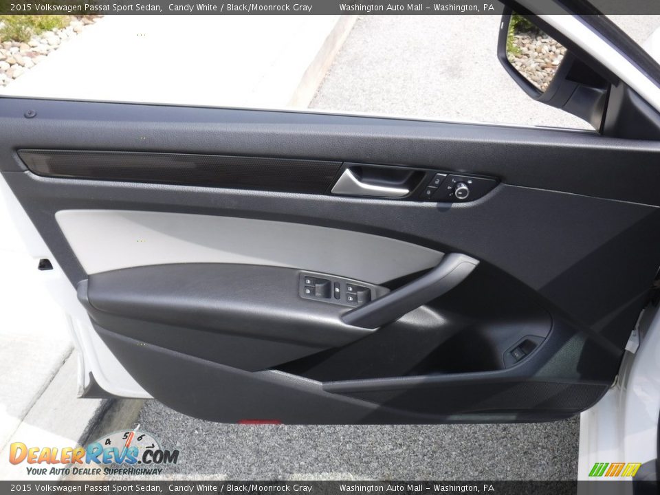 Door Panel of 2015 Volkswagen Passat Sport Sedan Photo #22