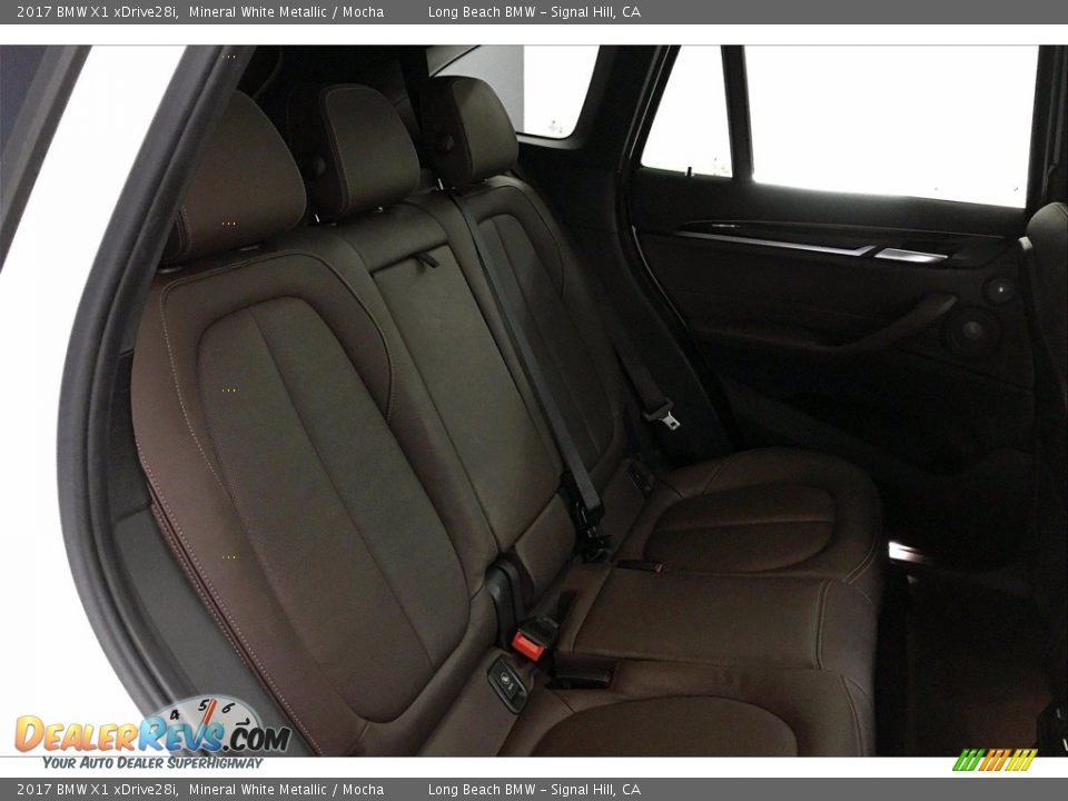 2017 BMW X1 xDrive28i Mineral White Metallic / Mocha Photo #28