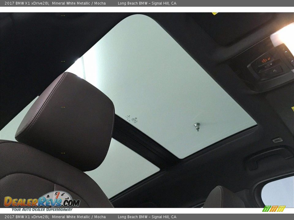 2017 BMW X1 xDrive28i Mineral White Metallic / Mocha Photo #30