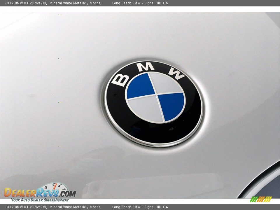 2017 BMW X1 xDrive28i Mineral White Metallic / Mocha Photo #32