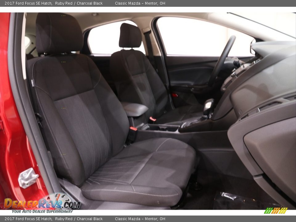 2017 Ford Focus SE Hatch Ruby Red / Charcoal Black Photo #13