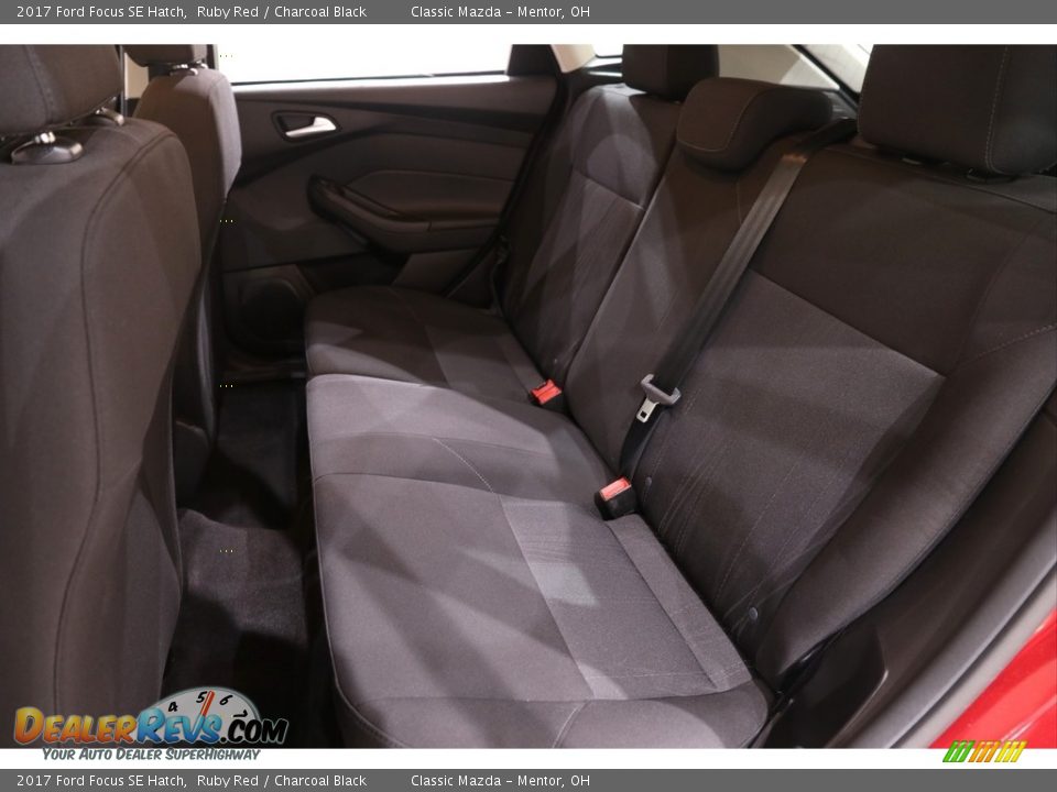 2017 Ford Focus SE Hatch Ruby Red / Charcoal Black Photo #15