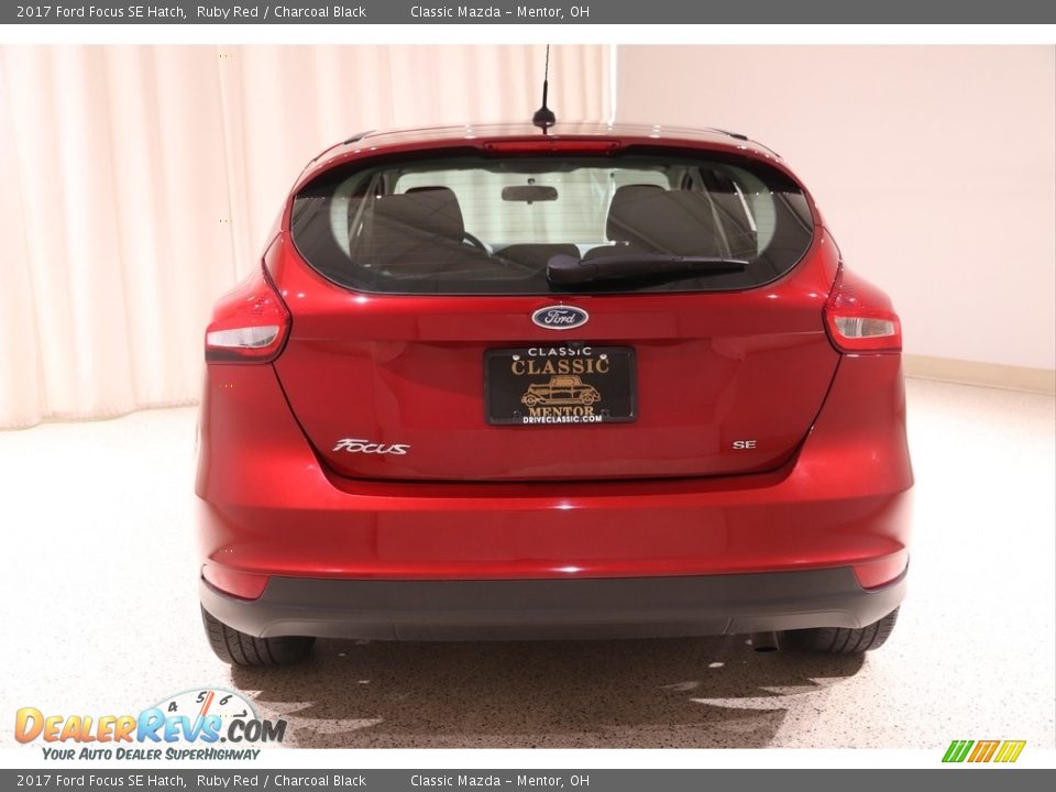 2017 Ford Focus SE Hatch Ruby Red / Charcoal Black Photo #16