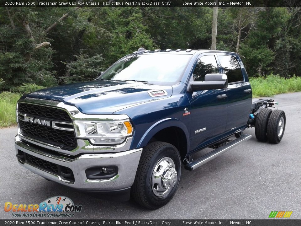 2020 Ram 3500 Tradesman Crew Cab 4x4 Chassis Patriot Blue Pearl / Black/Diesel Gray Photo #2
