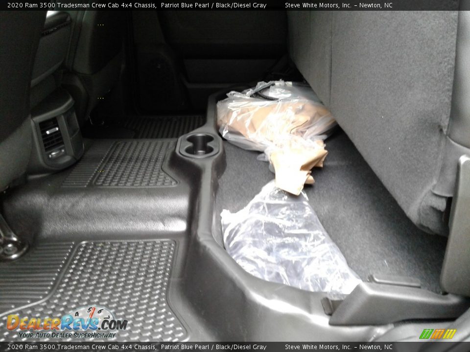 2020 Ram 3500 Tradesman Crew Cab 4x4 Chassis Patriot Blue Pearl / Black/Diesel Gray Photo #13