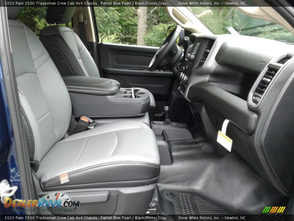 2020 Ram 3500 Tradesman Crew Cab 4x4 Chassis Patriot Blue Pearl / Black/Diesel Gray Photo #15