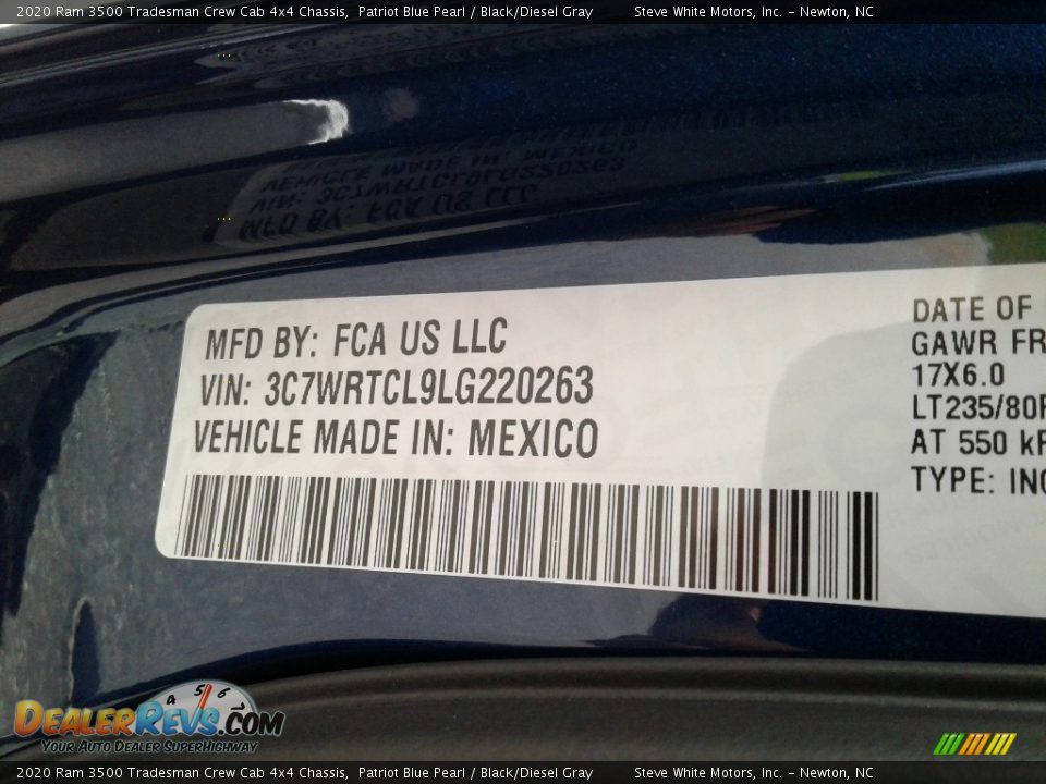 2020 Ram 3500 Tradesman Crew Cab 4x4 Chassis Patriot Blue Pearl / Black/Diesel Gray Photo #27