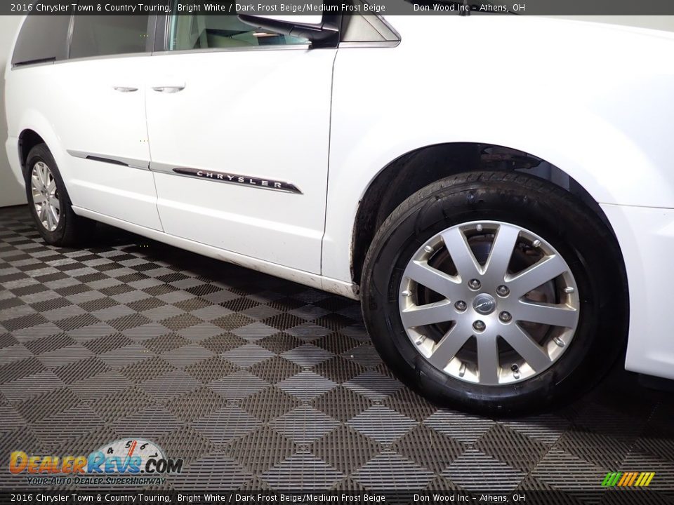 2016 Chrysler Town & Country Touring Bright White / Dark Frost Beige/Medium Frost Beige Photo #3