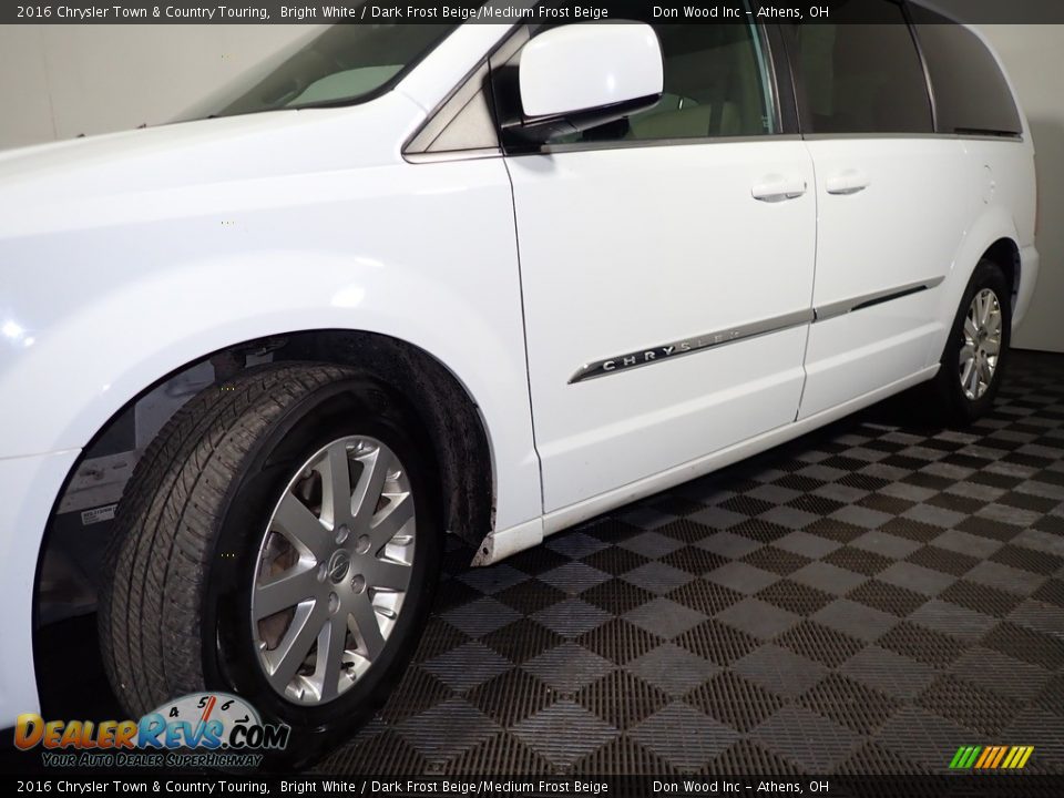 2016 Chrysler Town & Country Touring Bright White / Dark Frost Beige/Medium Frost Beige Photo #8
