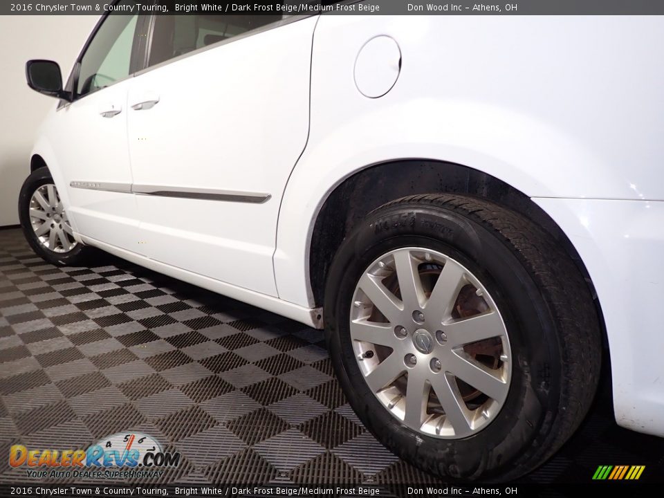2016 Chrysler Town & Country Touring Bright White / Dark Frost Beige/Medium Frost Beige Photo #10