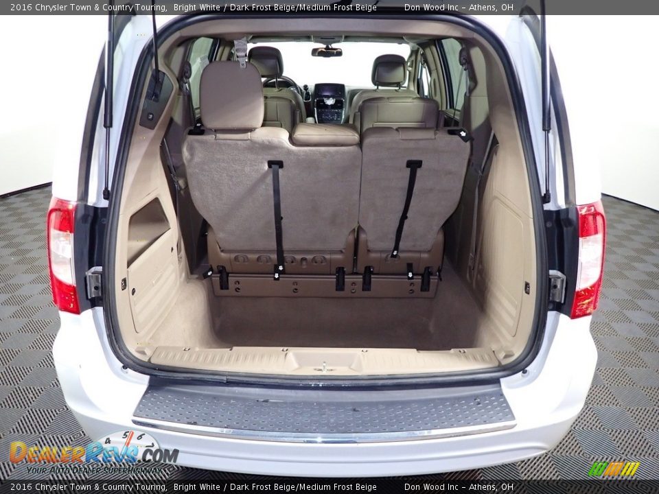 2016 Chrysler Town & Country Touring Bright White / Dark Frost Beige/Medium Frost Beige Photo #12