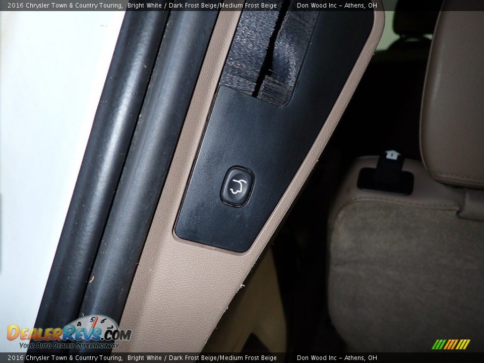 2016 Chrysler Town & Country Touring Bright White / Dark Frost Beige/Medium Frost Beige Photo #15