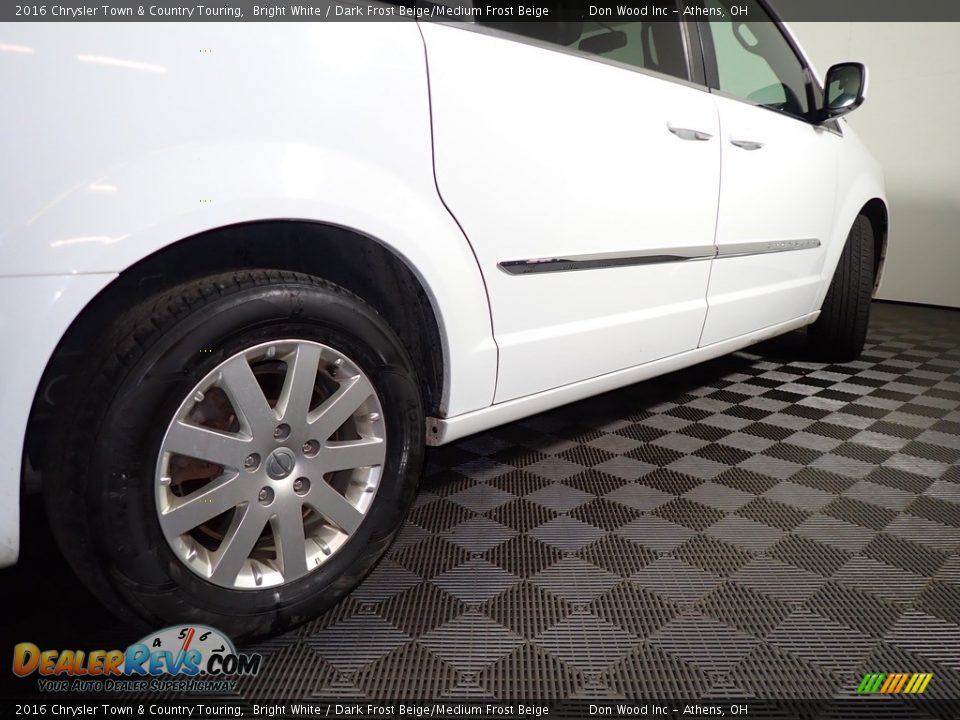 2016 Chrysler Town & Country Touring Bright White / Dark Frost Beige/Medium Frost Beige Photo #17