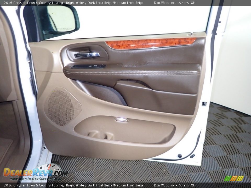 2016 Chrysler Town & Country Touring Bright White / Dark Frost Beige/Medium Frost Beige Photo #24