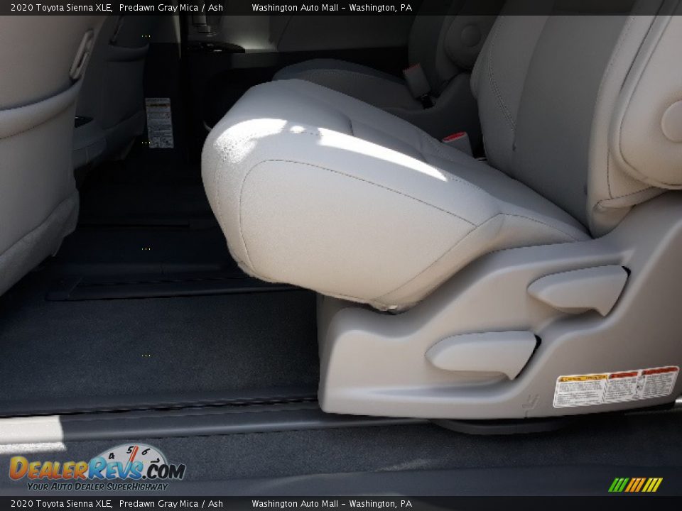 2020 Toyota Sienna XLE Predawn Gray Mica / Ash Photo #28