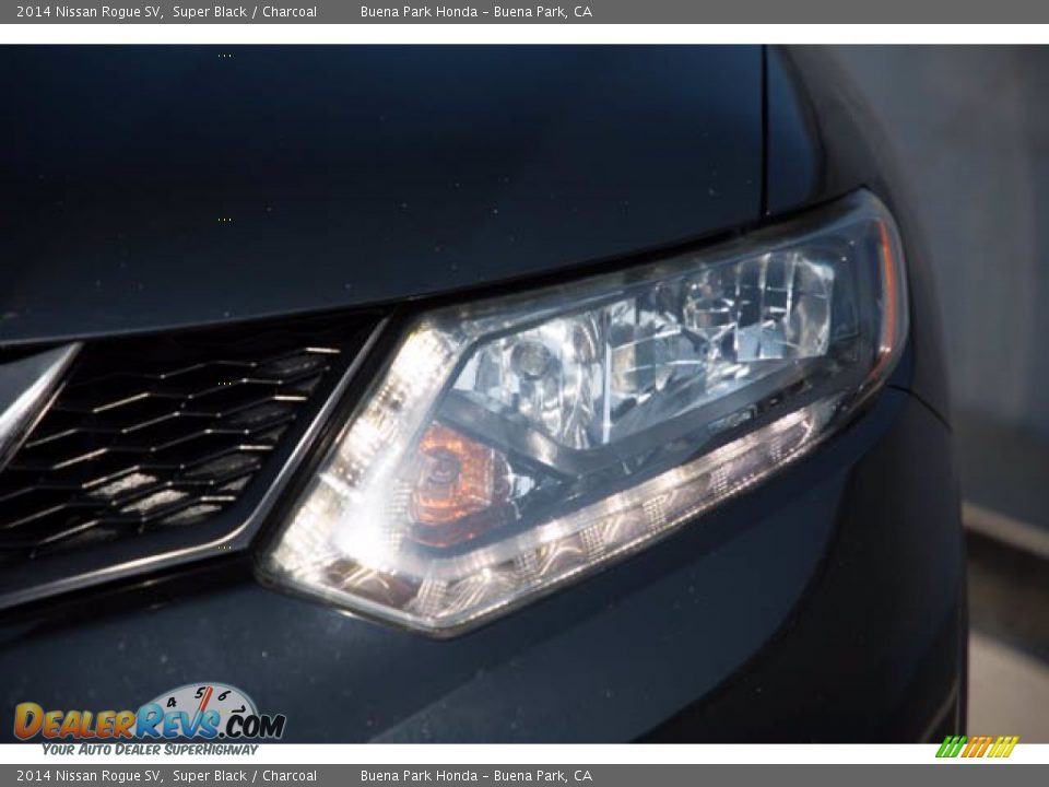 2014 Nissan Rogue SV Super Black / Charcoal Photo #9