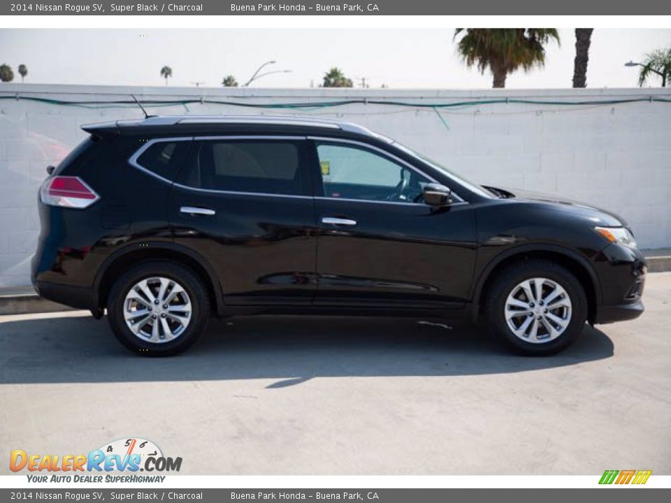 2014 Nissan Rogue SV Super Black / Charcoal Photo #12
