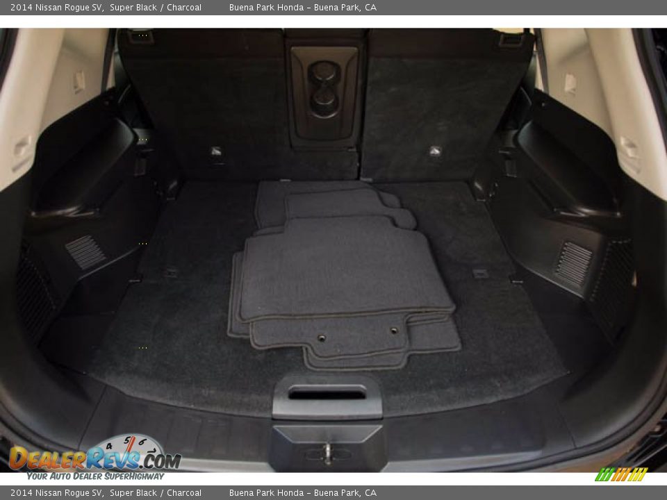 2014 Nissan Rogue SV Super Black / Charcoal Photo #20