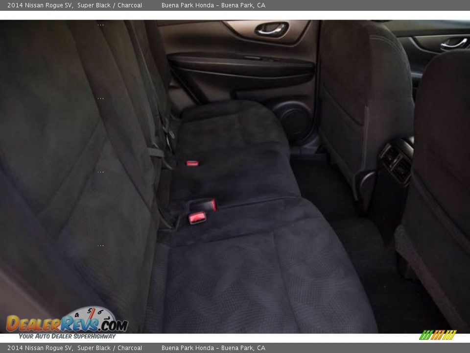 2014 Nissan Rogue SV Super Black / Charcoal Photo #21