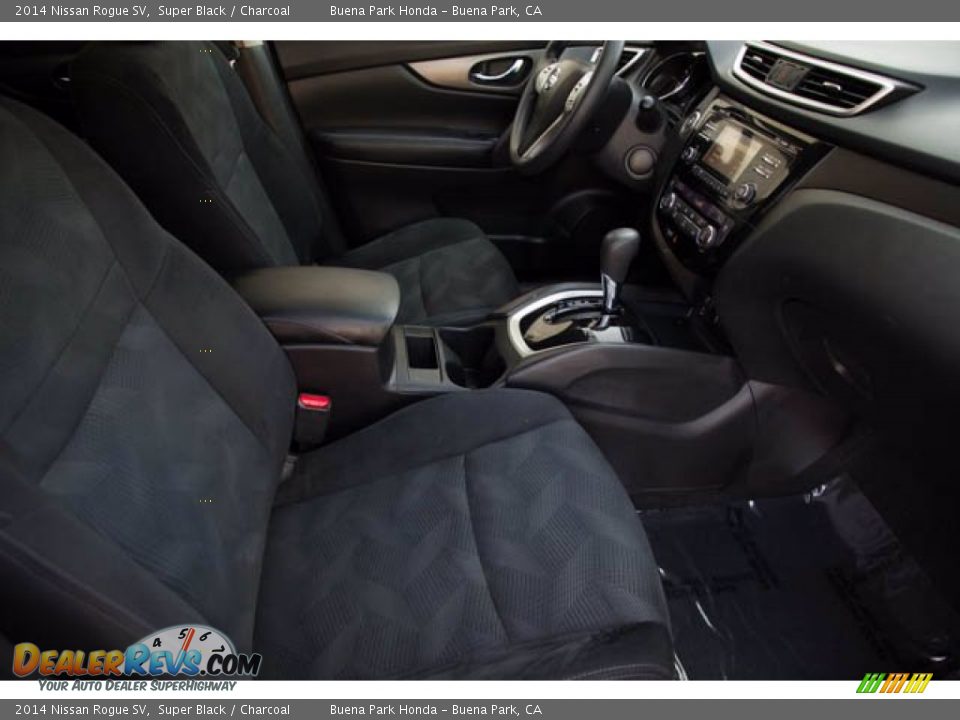 2014 Nissan Rogue SV Super Black / Charcoal Photo #23